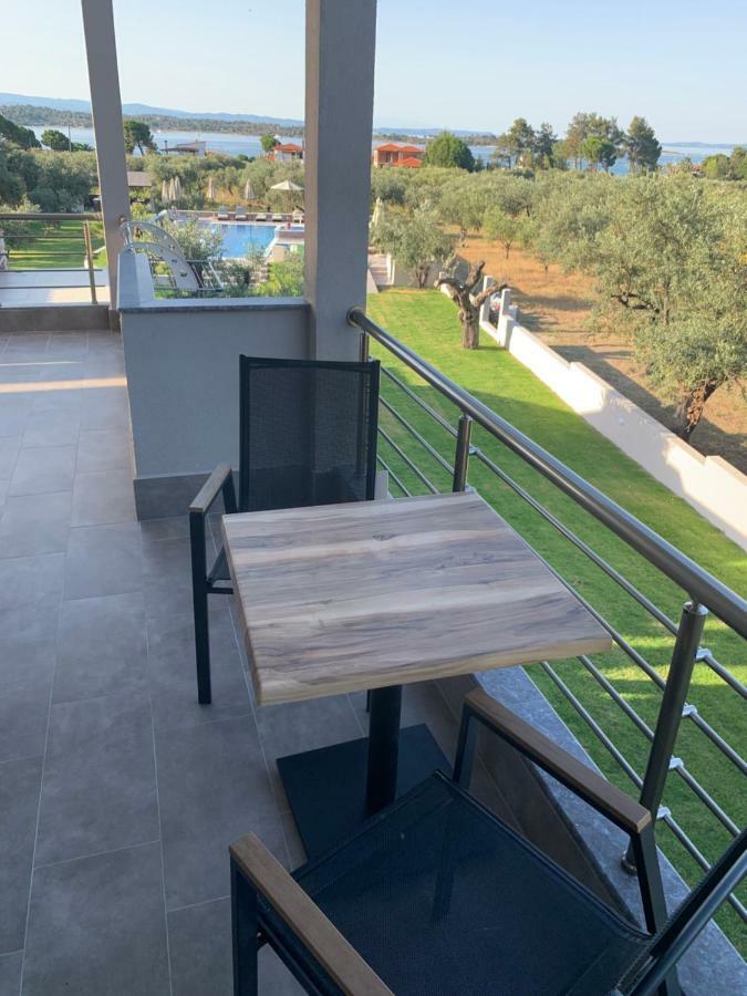 Castella Apartments Вурвуру Екстериор снимка