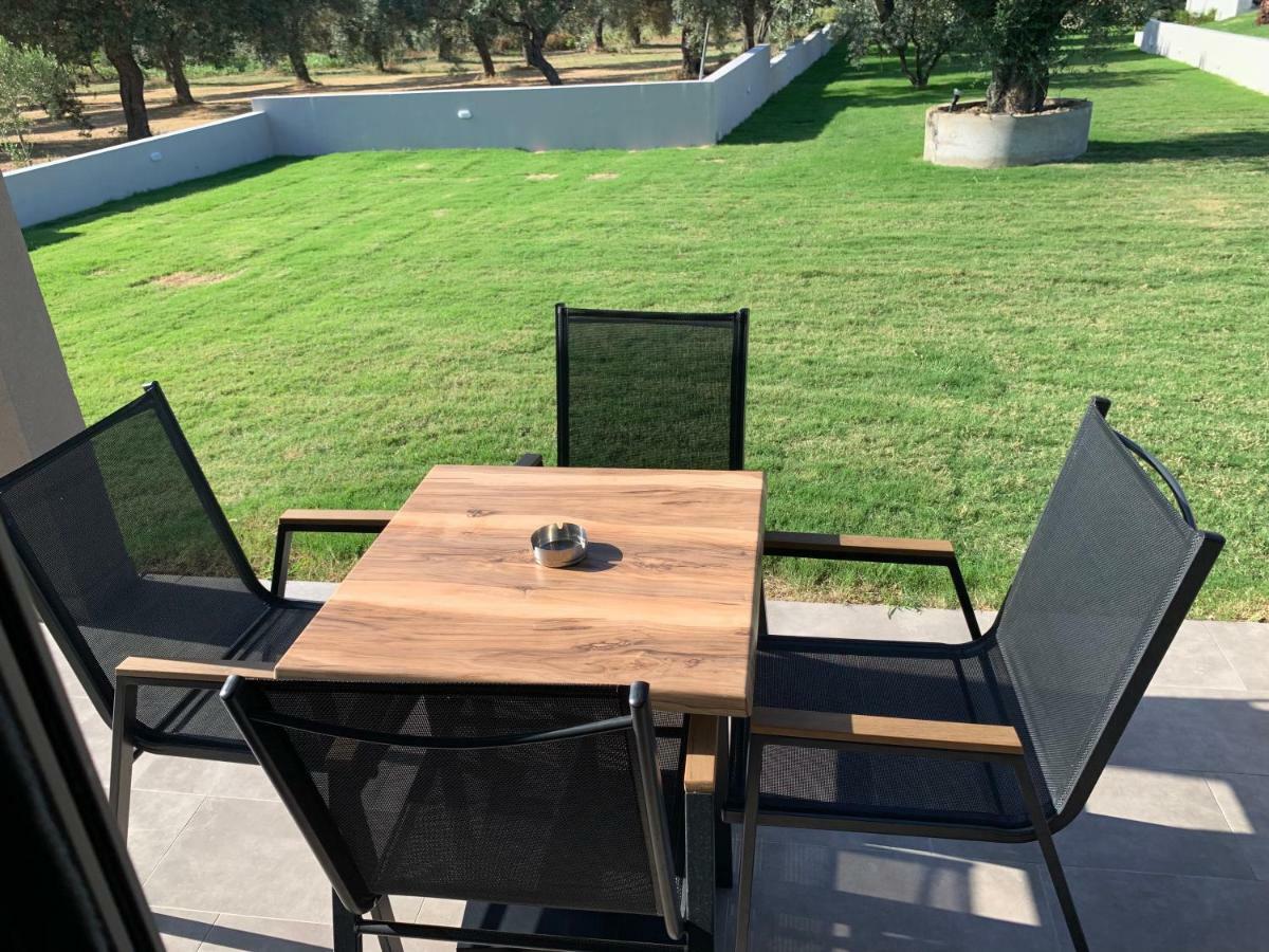 Castella Apartments Вурвуру Екстериор снимка