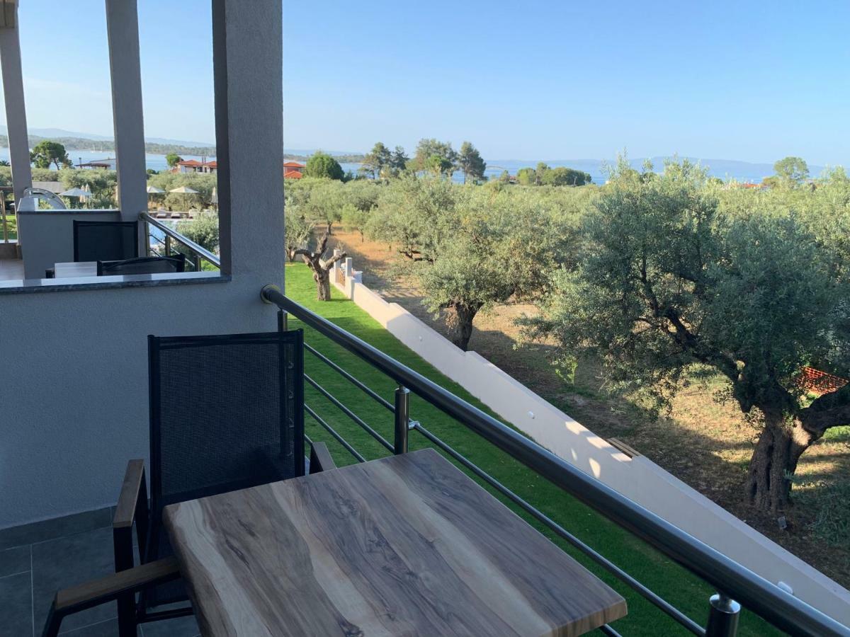 Castella Apartments Вурвуру Екстериор снимка